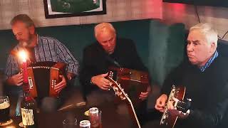 ballymurphy trad session la musique se partage de 90 ans à l adolescence [upl. by Gleich812]