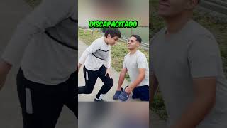 Niño le ofrece su amistad a joven sin piernas 👏❤️ [upl. by Naamana]