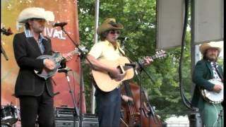 The Cleverlys at CMA Music Fest 2  Cash Crop [upl. by Edmon]