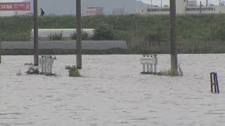 線状降水帯で大雨の愛知・豊川市 広い範囲で浸水し土砂崩れも 豊橋市では1か月間で降る2倍以上の426ミリの雨で1人死亡 三重・伊勢神宮周辺でも雨による被害 [upl. by Hemetaf]