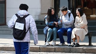 An Insulting Note Being Stuck on a Mentally Disabled Boy  Social Experiment 当低智男孩身上被贴了侮辱性字条，路人会怎么做呢 [upl. by Mariya]