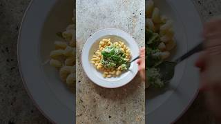 Pâtes à la sauce davocat 🤭 recettehealthy pâtes pasta pastasauce avocat épinards avocado [upl. by Ylreveb]