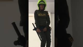 Policía bailando El Cintureo Champeta ‎aldairkingmusic champeta [upl. by Harned]