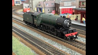 Bachmann 31 550 V2 60800 Green Arrow steam locomotive [upl. by Nared]