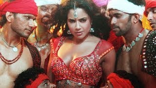 Bichhuaa Re Kaala Bhojpuri Item Song Firangi Dulhaniya [upl. by Yenroc]