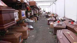 Palermo la vergogna del cimitero più di 800 morti in un tendone Ci sono anche bambini [upl. by Akila337]