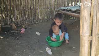 The orphan boy took care of his younger brother and did many things to feed him  Lý Hân Ca [upl. by Adirem]