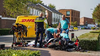 Traumahelikopter ingezet na aanrijding tussen scooter en pakketbezorger [upl. by Nnel]