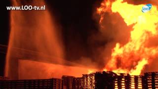 Grote brand legt palletfabriek Bingelrade in de as [upl. by Earahc]