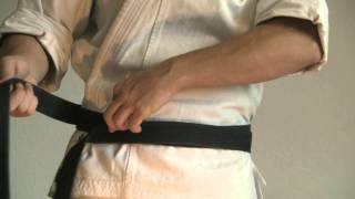 WIĄZANIE PASA KARATE how to tie a karate belt [upl. by Ha83]