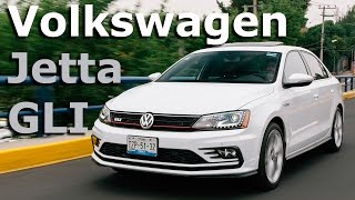 Volkswagen Jetta GLI  un veterano de lujo con mucha potencia  Autocosmos [upl. by Llehsyar790]