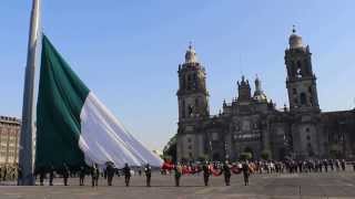 Izamiento de la Bandera Nacional en el Zócalo de la Ciudad de México [upl. by Gnous]