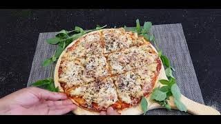 PIZZA طريقة تحضير بيزا بالدجاج مع صلصة الطماطم و الصلصة البيضاء [upl. by Andras235]