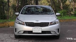 KIA Forte 2018 a prueba Todo sigue igual pero ahora con un motor más eficiente [upl. by Thorn]