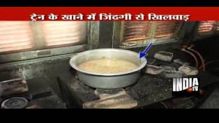 India TV exposes pathetic filthy pantry car in Magadh Express [upl. by Cichocki]