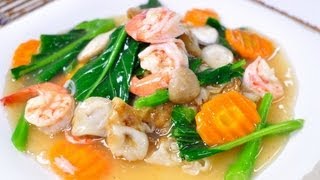 Thai Food Sen Yai Rad Na Goong Flat Rice Flour Noodle with Shrimp in Gravy Sauce [upl. by Nail]