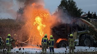 Brand eines Maishäckslers bei Ichenhausen löst Feuerwehreinsatz aus [upl. by Winchester]