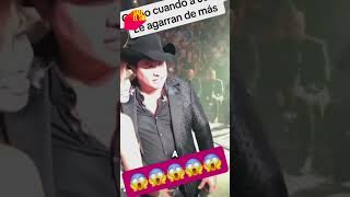 JuliónÁlvarez es AC0SADO por una FAN en PLENO concierto  Shorts SaleElSol [upl. by Bathsheb164]