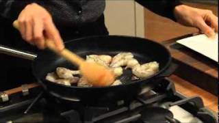 Crevettes sautées à lail et à la tomate confite [upl. by Eentirb]