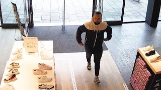 Schoenendiefstal in Deventer waar verstopt deze man zijn oude paar schoenen  Plaats Delict [upl. by Arised]