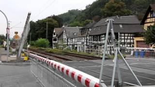 Automatik Bahnschranken Linz Leubsdorf 04 2016 [upl. by Lull]