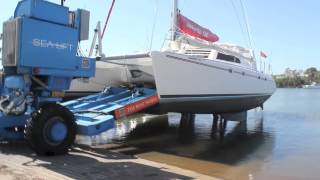 Lifting 47 ft Catamaran at The Boat Works Coomera [upl. by Ophelia]