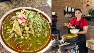 Pozole Verde de Pollo  Para Festejar el Día de las Madres  La Herencia de las Viudas [upl. by Valley]