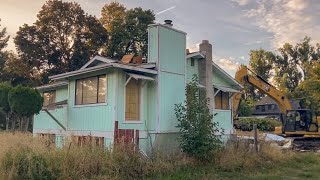 Excavator Quickly Demolishing An Entire House [upl. by Eseenaj202]