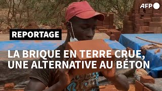 Au Sénégal des briques en terre crue pour remplacer le béton  AFP [upl. by Eleazar]