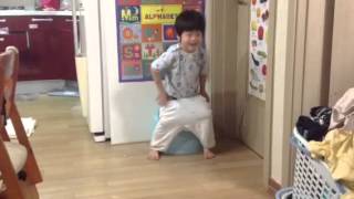 서준이의 배변훈련 두번째potty training [upl. by Idonna]