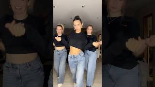 Qui danse le mieux 🤔 shortvideo [upl. by Anual]