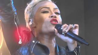 Emeli Sande  Read All About It Part III Live At V Festival Weston Park August 2013 [upl. by Nnalatsyrc]