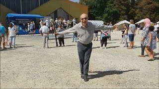 quand le hautbois sinvite à une danse folklorique sur échasses [upl. by Aeli836]