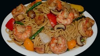 Fideos Chinos con camarones pollo y vegetales Chow Mein [upl. by Carothers]