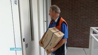 Dorp in actie voor bezorger PostNL die baan kwijt  RTL NIEUWS [upl. by Adnilg324]