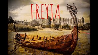 mise à leau dun bateau VIKING le freyja par les enfants de Rollon en 4K [upl. by Drummond]