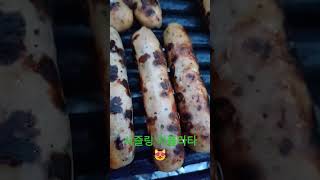 Sizzling chipolata sausages 28092024 г 소시지 ไส้กรอก​ ソーセージ सॉसेज wurst brutzelnd [upl. by Pax]