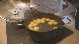 ANTENNE BAYERN Die perfekten Kartoffelknödel zur Gans [upl. by Nnyleuqcaj368]