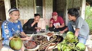 Nikmatnya Ngaliwet Di Gubuk Sawah Lalapan Jengkol Kecombrang Sambel Dadakan Minumnya Kelapa Muda [upl. by Laehctim]