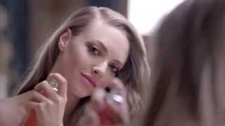 Amanda Seyfried pour Live Irresistible des parfums Givenchy [upl. by Eltsirk]