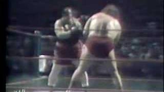 Andre The Giant vs Gorilla Monsoon 1977 [upl. by Benia]