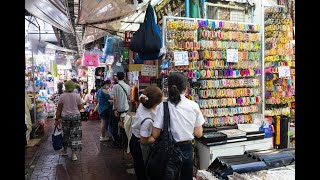 4K Bangkok budget shopper dream  Exploring Sampeng Lane treasures [upl. by Purdy30]