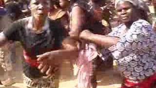 Danse funéraire en pays Bété Ici à SiégouékouCôte dIvoire [upl. by Roberson]