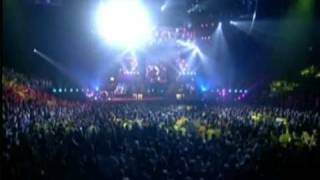 Madonna  Holiday  DWT Live 2001 [upl. by Arebma]