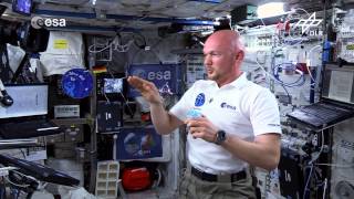 Alexander Gerst Ein Kreisel auf der ISS Flying Classroom [upl. by Un]