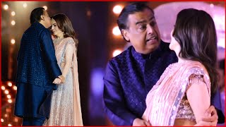 Mukesh Ambani amp Nita Ambani Romantic Dance In AnantRadhika Wedding [upl. by Llehcar487]