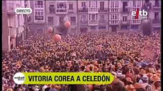 Bajada de Celedón Fiestas de la Blanca 2010 Vitoria [upl. by Nannerb]