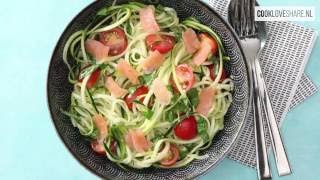 Pasta van courgette met zalm  CookLoveShare [upl. by Nestor]