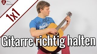 Gitarre richtig halten  Gitarren 1x1 [upl. by Sibyls]