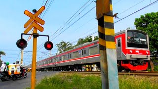 ALARM PALING UNIK Di jalur BROWNLINE ‼️ RAILROAD CROSSING Dengan Palang NS [upl. by Audras]